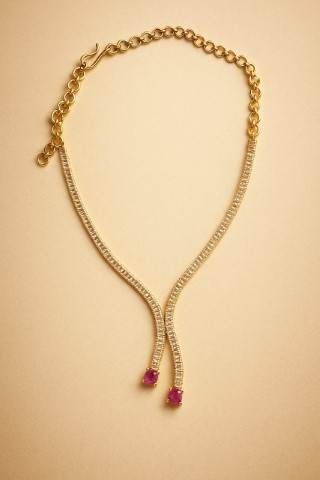 Elegant short necklace for party wear